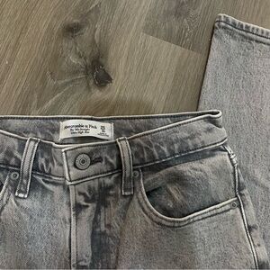 Abercrombie 90s Straight Ultra High Rise Jeans, Grey, 25R